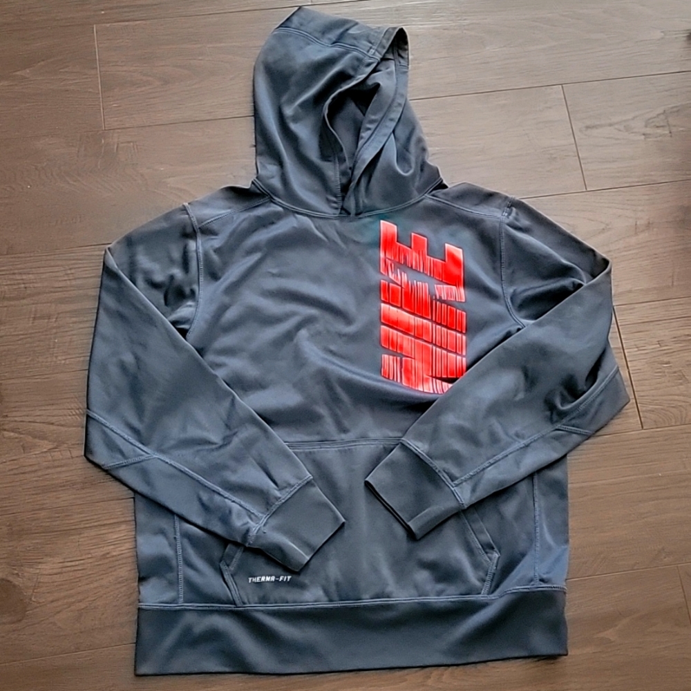 Nike Therma Fit Hoodie in XL for youth